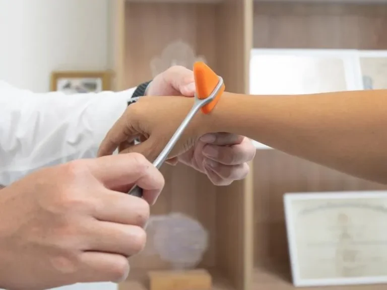 a spine clinic consult-3