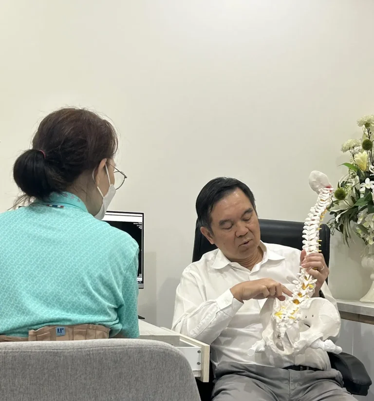 dr akkapong a spine clinic-2